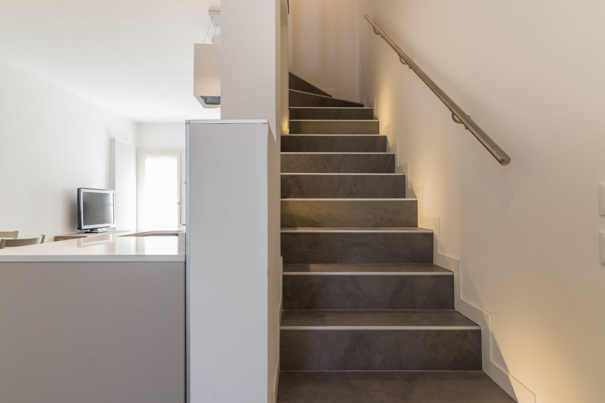 Modern Apartment *